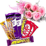 Bouquet of 6 roses with assorted chocolates